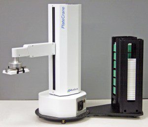 The PlateCrane EX is a new-generation cylindrical robot arm optimized for handling labware in the “SBS footprint”, including microplates, reservoirs, and disposable tip racks. The robot loads and unloads microplate-based lab instruments, such as readers, washers, and reagent dispensers.