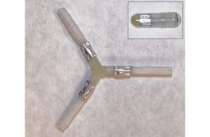 A three-armed drug-delivery device prototype with drug-filled arms connected to the device with dissolvable aluminum tubing.